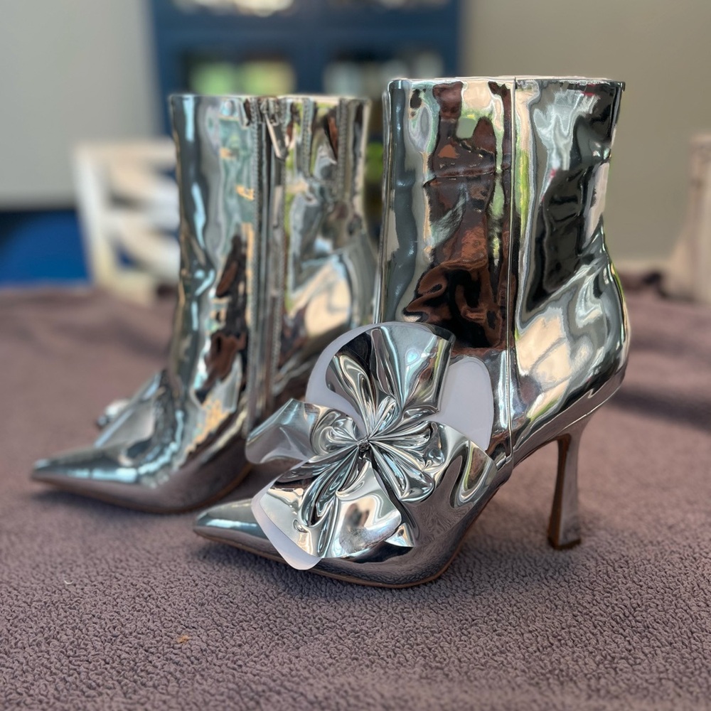Sam Edelman Silver Metallic Pointed-Toe Ankle Boots with Sculpted Bow